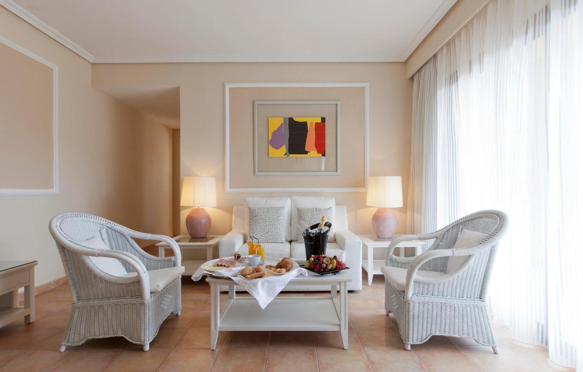 Family Suite,697301391:JPEG